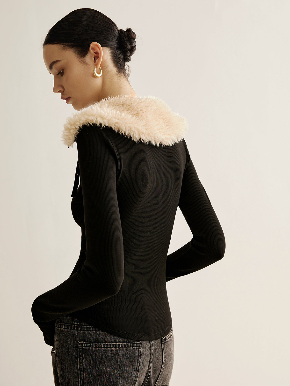 Fuzzy Collar Belt-Design Zipper Blouse
