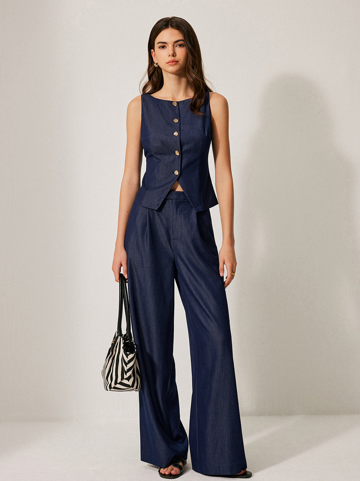 Mid-Waist Pocket Detail Pants