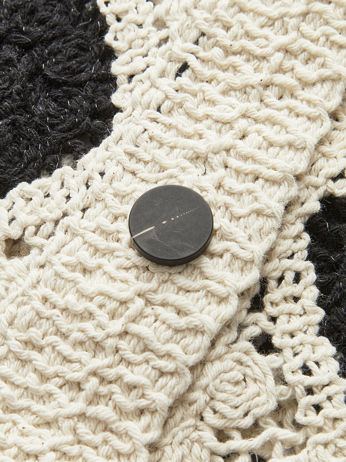 Embroidered Diamond Pattern Knit Vest