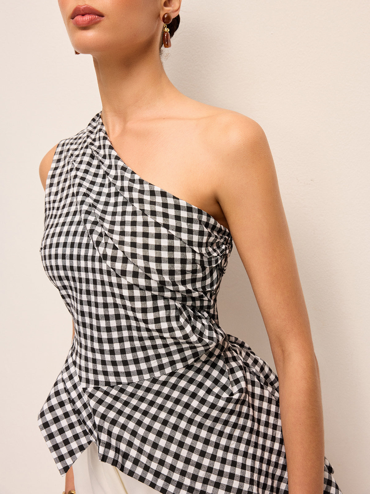 Asymmetrical Checkered One-Shoulder Tank Top