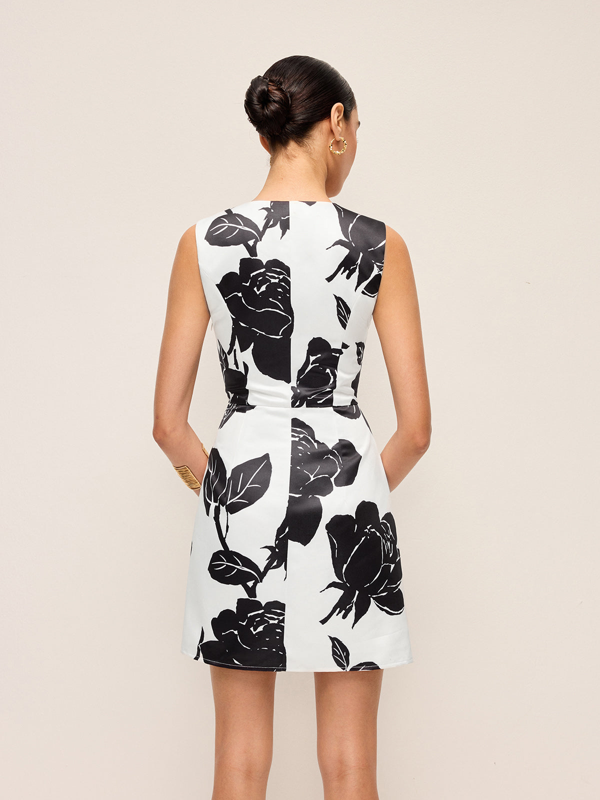 Floral V-Neck Sleeveless Dress