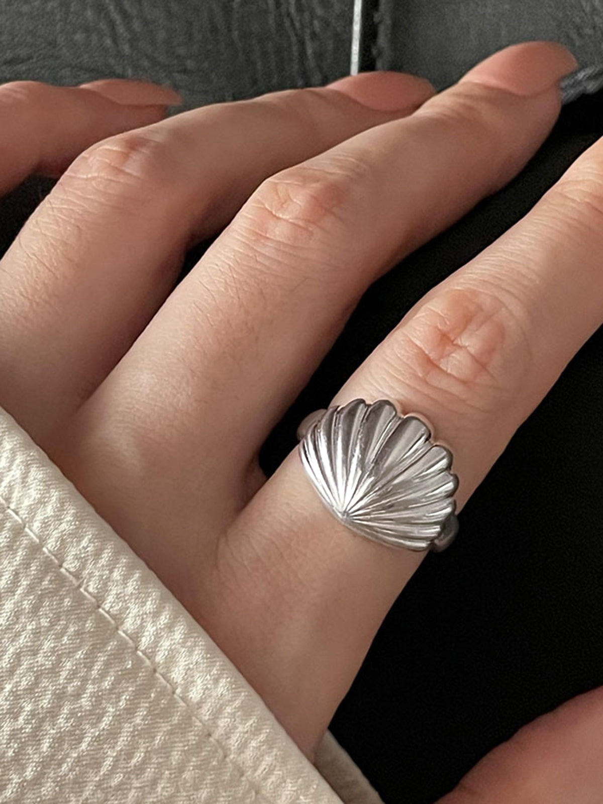 Silve-Tone Shell-Shaped Ring
