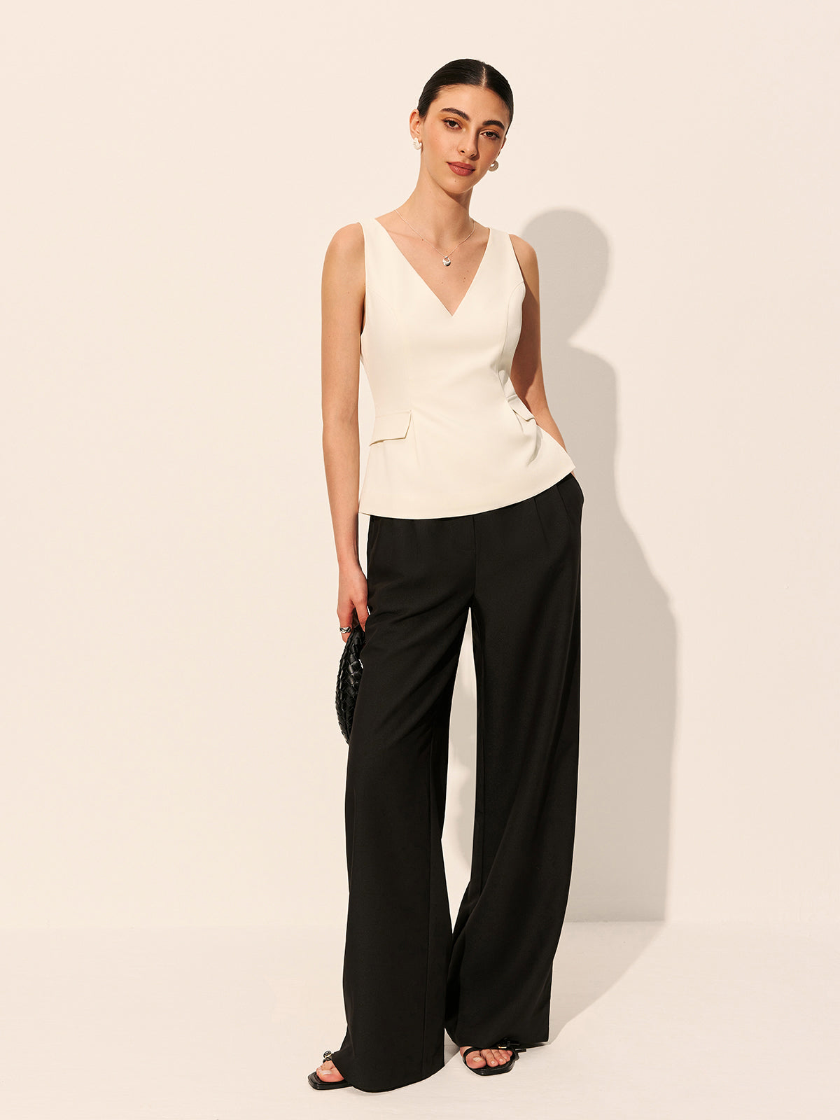 Decor Pockets V-Neck Sleeveless Top