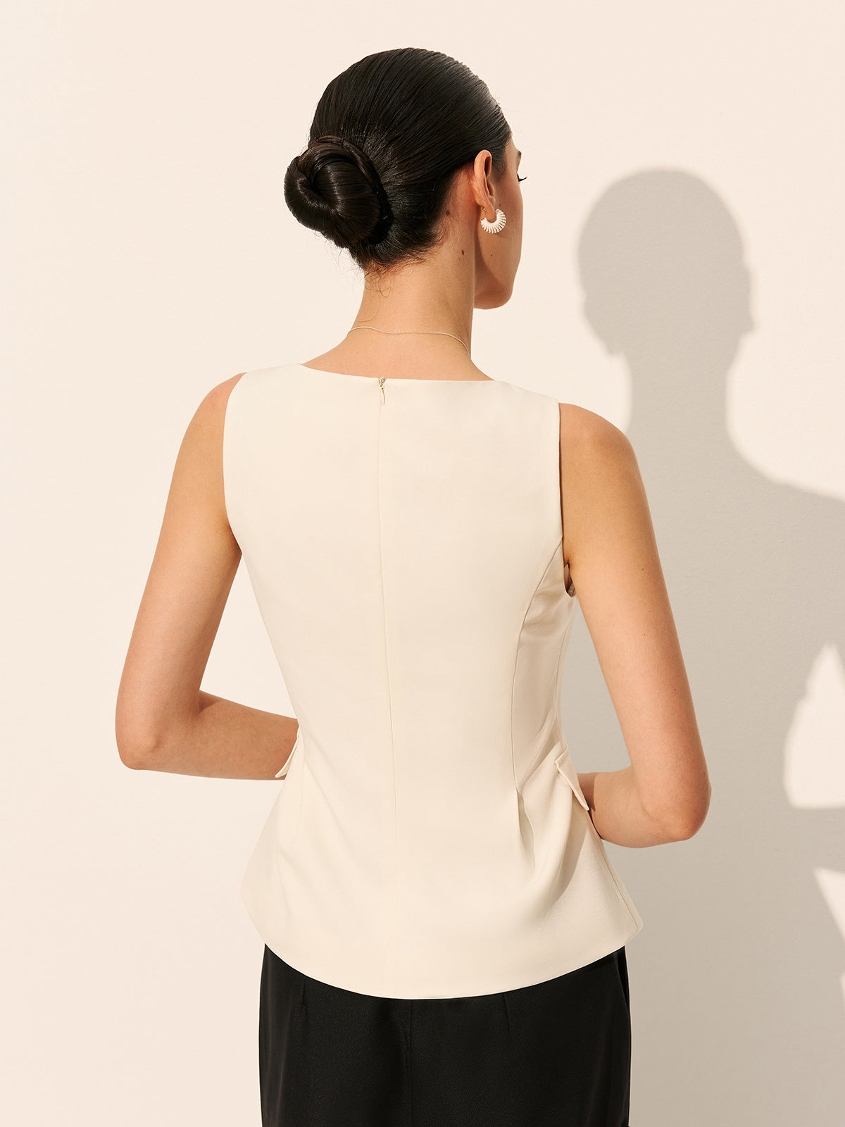 Decor Pockets V-Neck Sleeveless Top