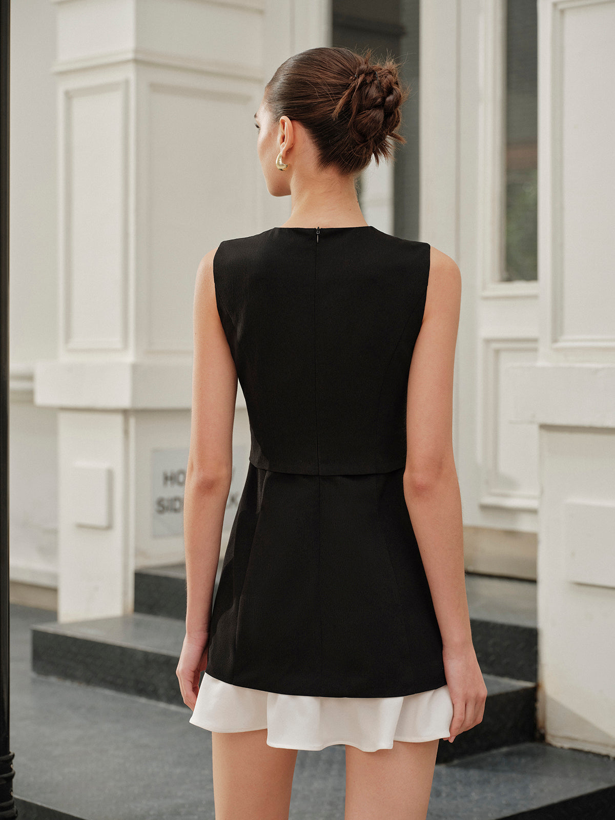 Pockets Ruffled Hem Buttoned Sleeveless Dress