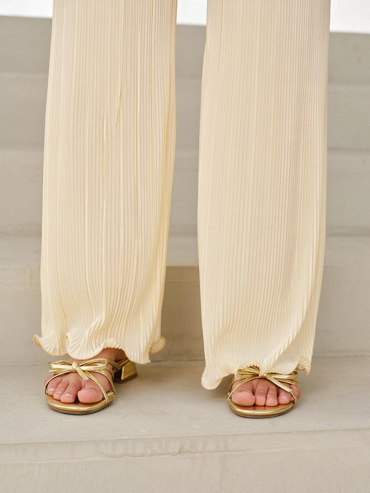 Mid-Rise Vertical Pleated Pants