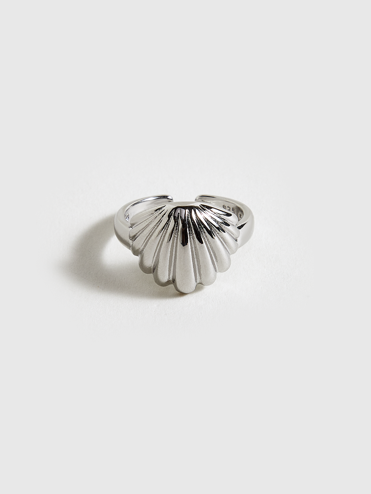 Silve-Tone Shell-Shaped Ring